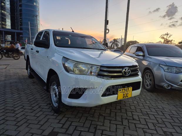 Toyota Hilux 2016 White