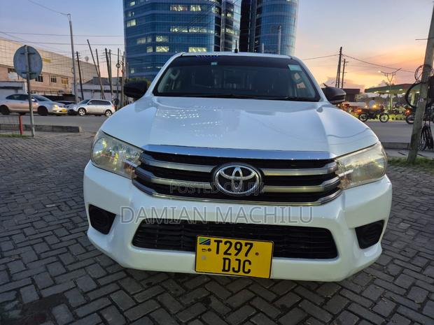 Toyota Hilux 2016 White