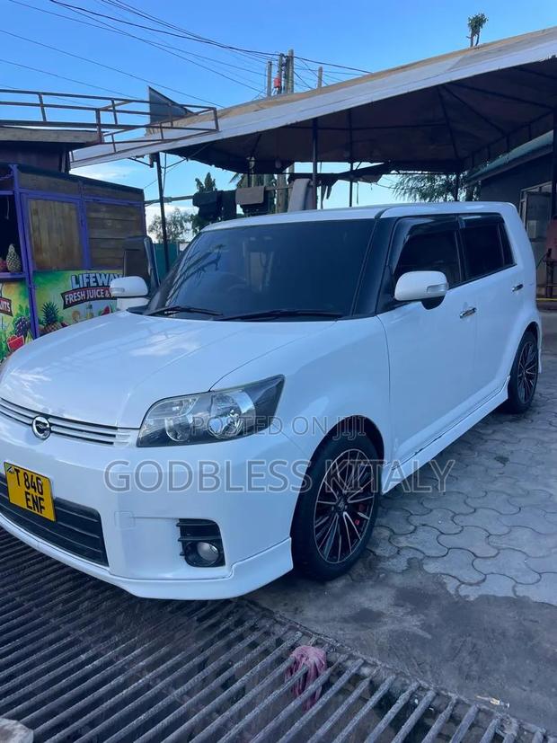 Toyota Corolla Rumion Hatchback 1.5 FWD 2009 White