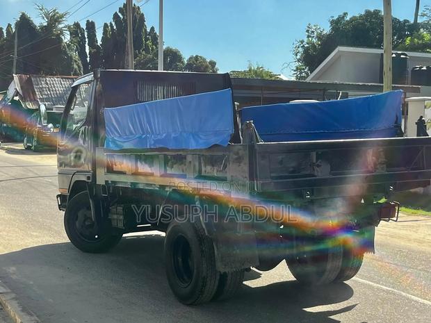 Mitsubishi Canter 1999 Black