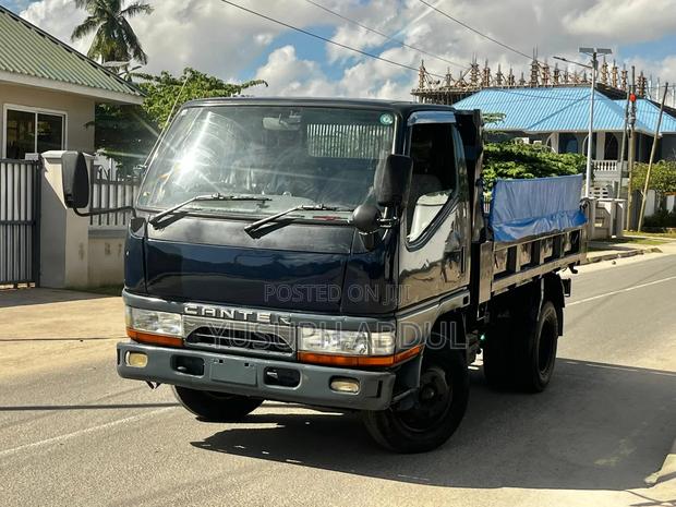 Mitsubishi Canter 1999 Black