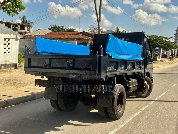 Mitsubishi Canter 1999 Black