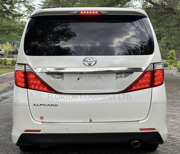Toyota Alphard 2010 White