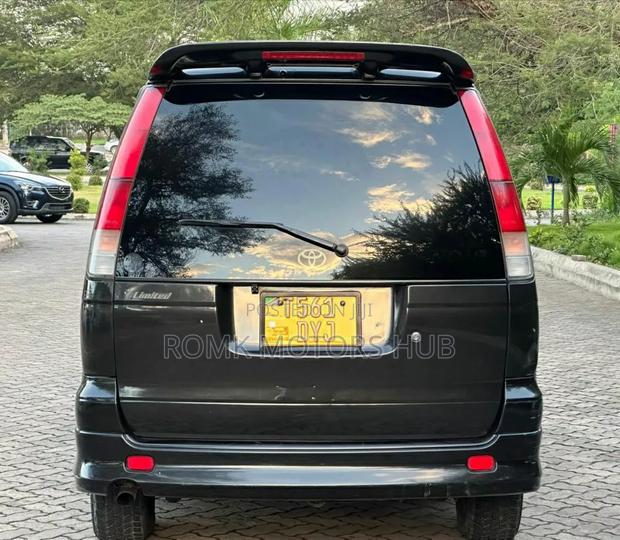 Toyota Noah 2001 Black