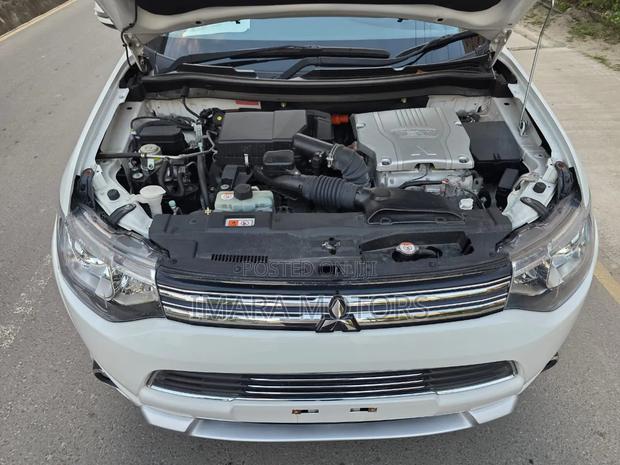 Mitsubishi Outlander 2016 White