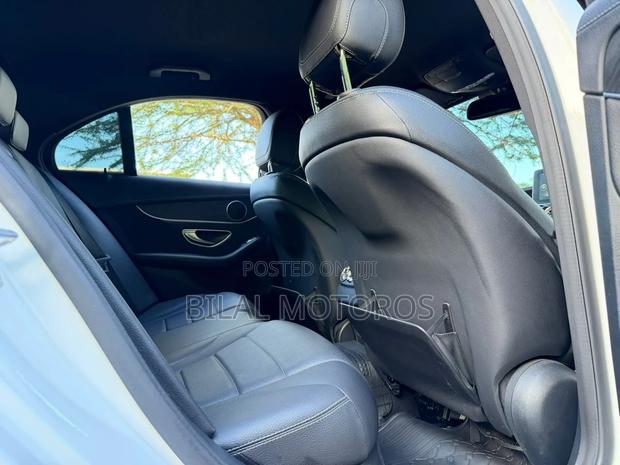Mercedes-Benz E200 2014 Off white