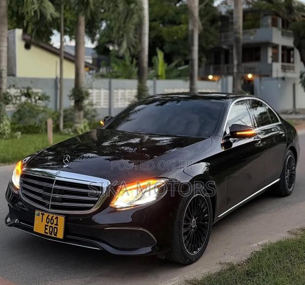 Mercedes-Benz E200 2016 Black