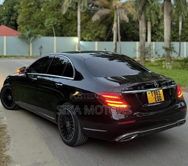 Mercedes-Benz E200 2016 Black