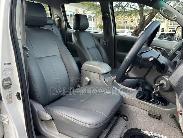 Toyota Hilux 2009 White