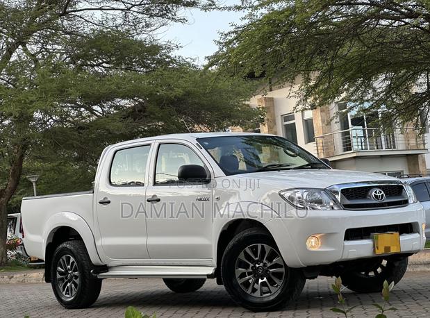 Toyota Hilux 2009 White