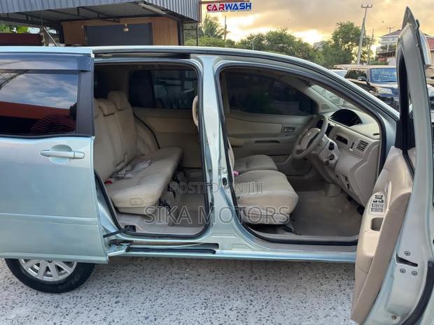 Toyota Raum 2010 Blue