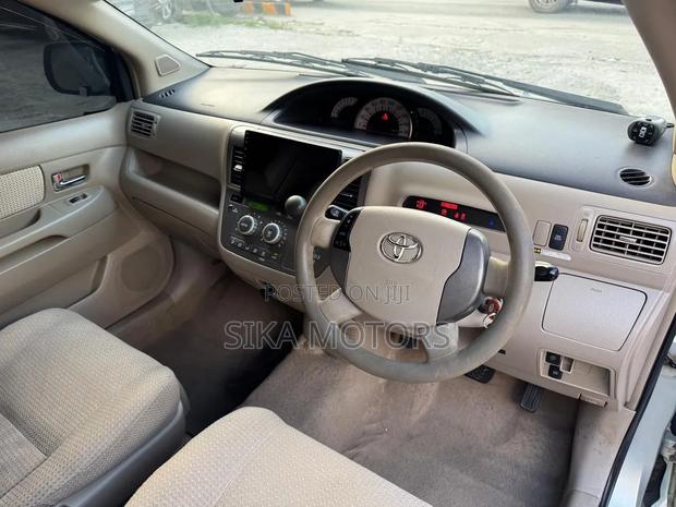 Toyota Raum 2010 Blue
