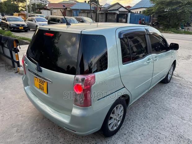 Toyota Raum 2010 Blue