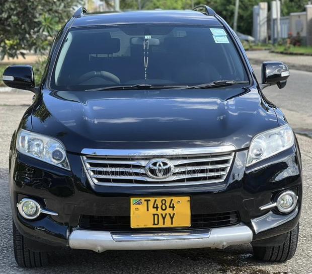 Toyota Vanguard 2011 Black