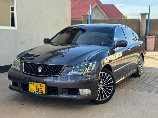 Toyota Crown 2007 Gray