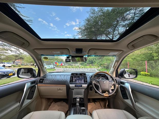 Toyota Land Cruiser Prado 2023 Pearl