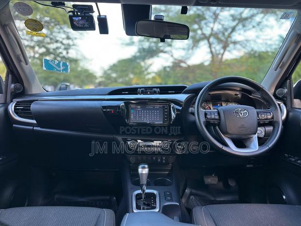 Toyota Hilux 2023 Black