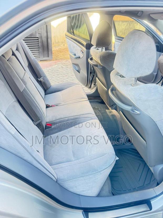 Toyota Crown 2005 Silver