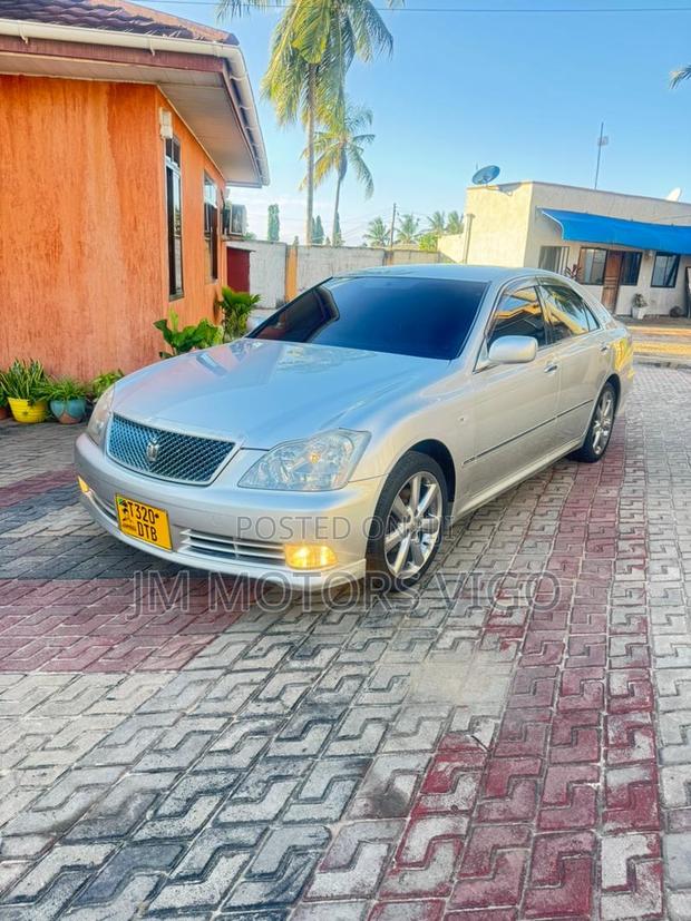 Toyota Crown 2005 Silver