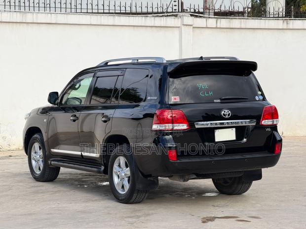 Toyota Land Cruiser 2011 Black