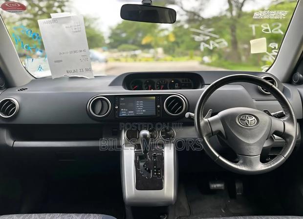 Toyota Corolla Rumion 2010 Black