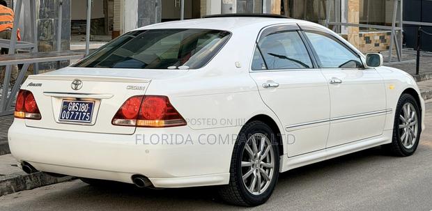 Toyota Crown 2006 White