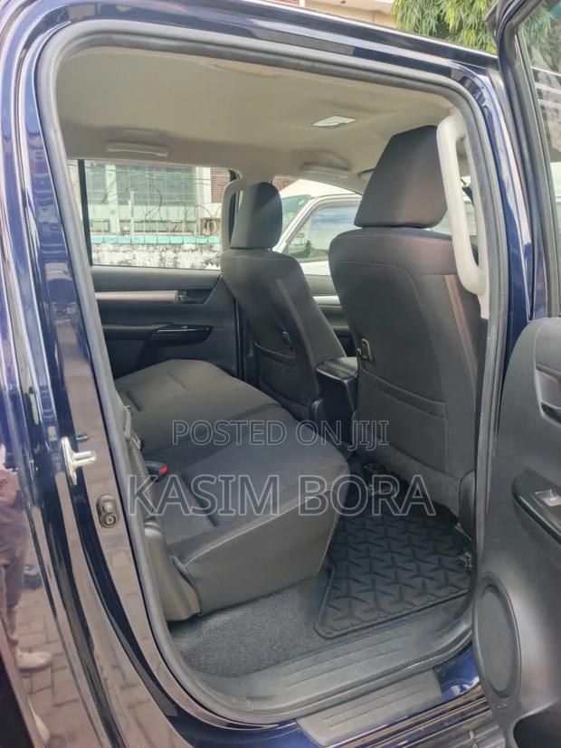Toyota Hilux 2024 Purple