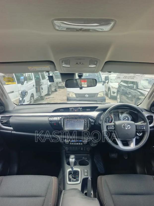 Toyota Hilux 2024 Purple