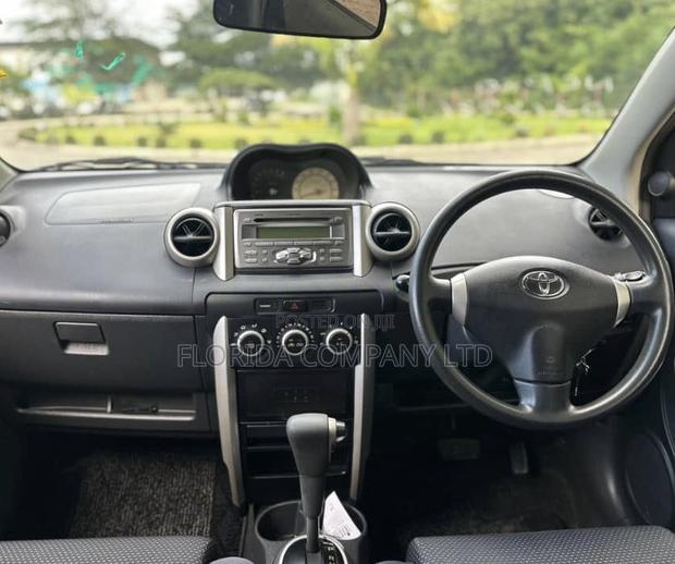Toyota IST 2005