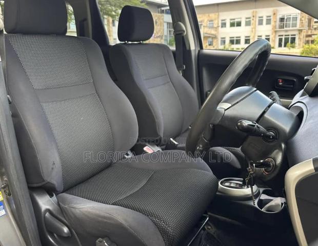 Toyota IST 2005