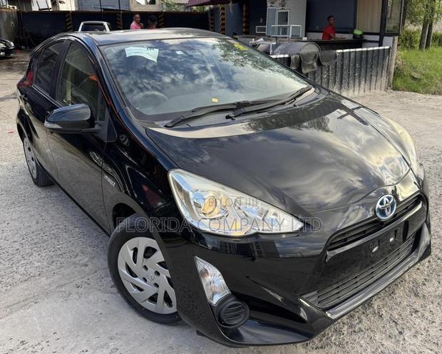 Toyota Aqua 2015 Black
