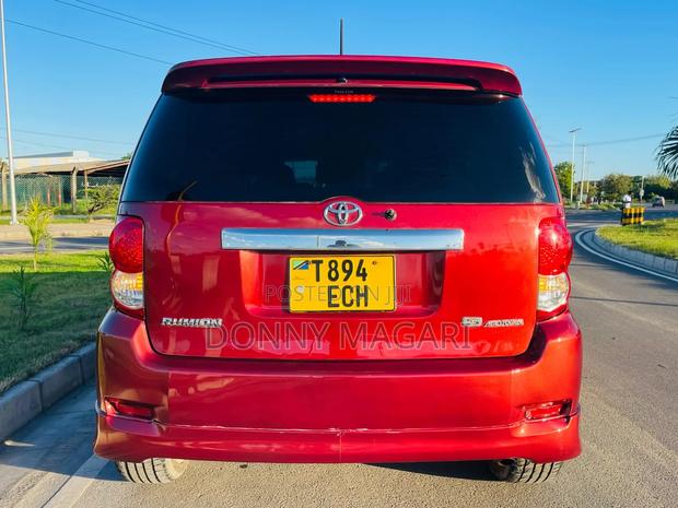 Toyota Corolla Rumion 2008 Red