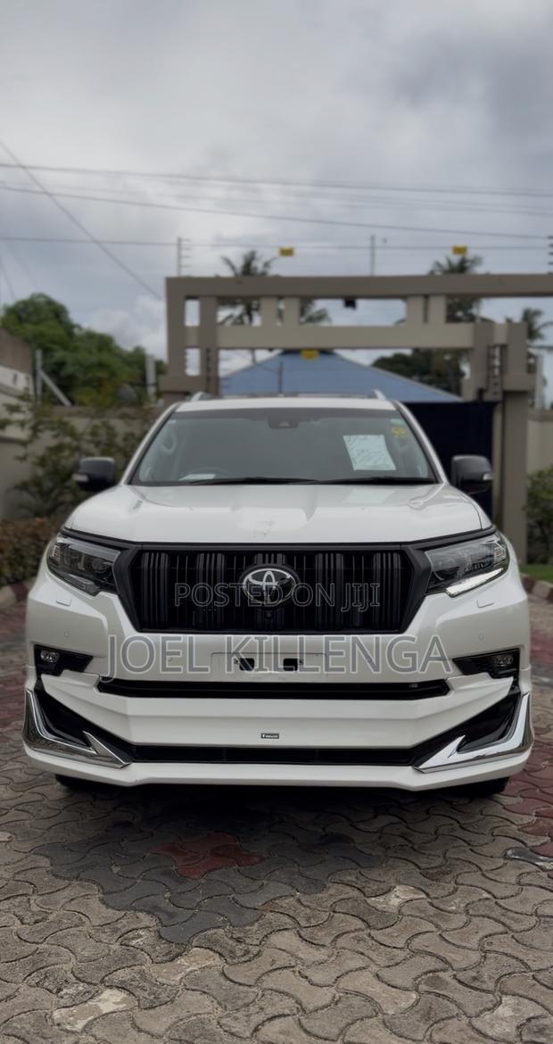 Toyota Land Cruiser Prado 2023 White