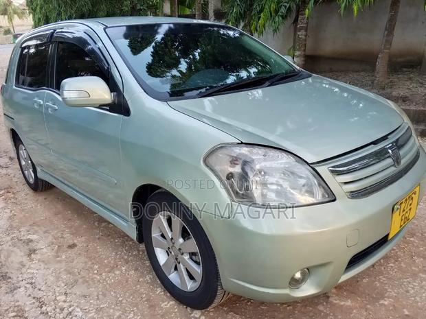 Toyota Raum 2005 Silver