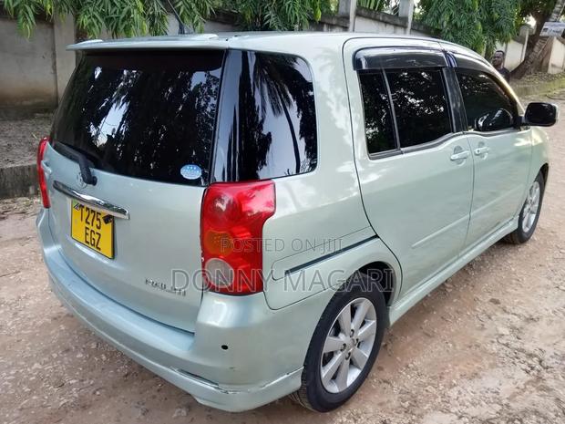 Toyota Raum 2005 Silver