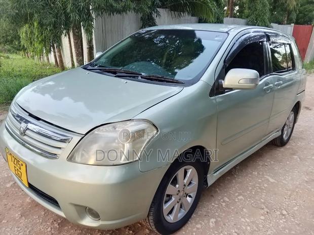 Toyota Raum 2005 Silver