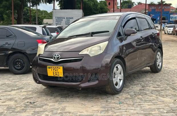 Toyota Ractis 2012 Maroon