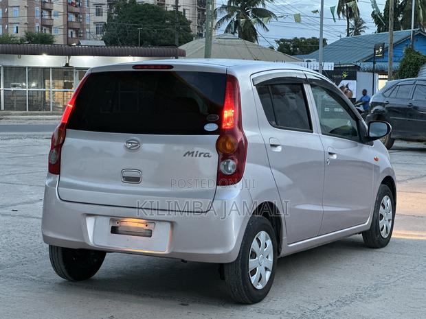 Daihatsu Mira 2011 Gold