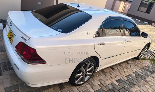 Toyota Crown 2007 White
