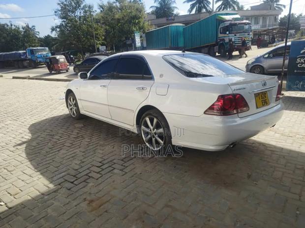 Toyota Crown 2007 White