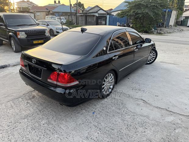 Toyota Crown 2004 Black