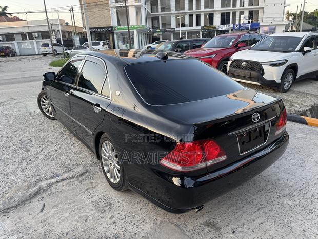 Toyota Crown 2004 Black