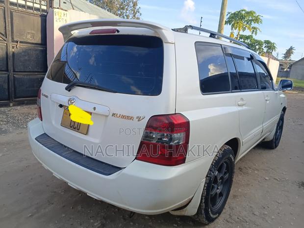 Toyota Kluger 2005 White