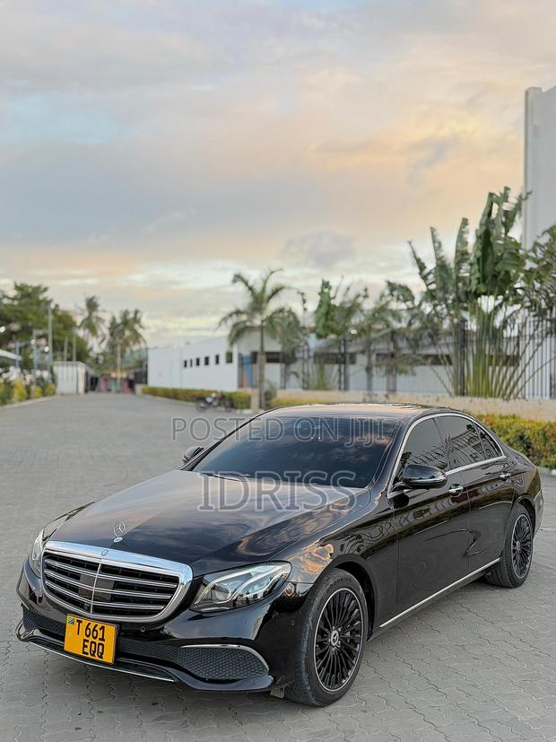 Mercedes-Benz E400 2016 Black
