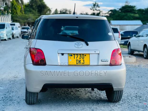 Toyota IST 2008 Silver