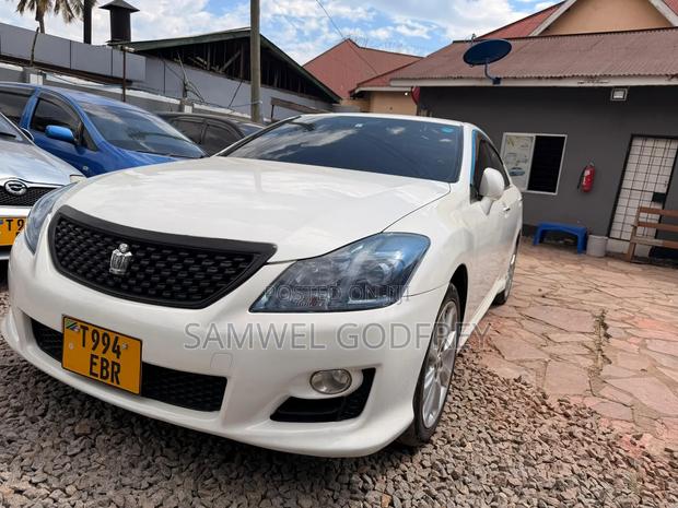 Toyota Crown 2009 White