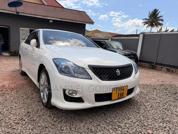 Toyota Crown 2009 White
