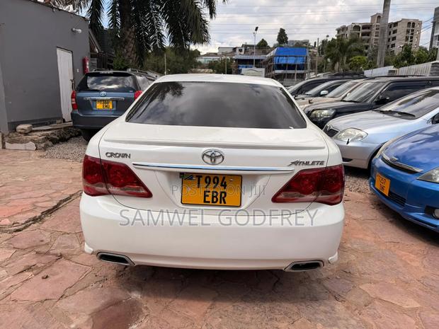Toyota Crown 2009 White
