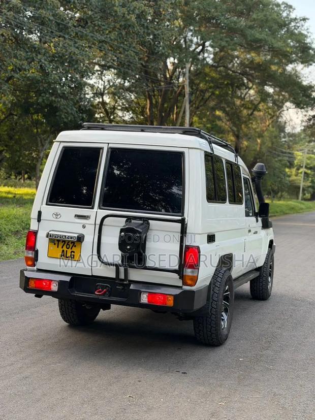 Toyota Land Cruiser 2003 White