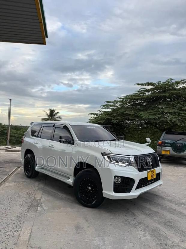 Toyota Land Cruiser Prado 2010 White